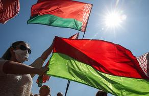 Около 2 тысяч человек собрались в поддержку Лукашенко