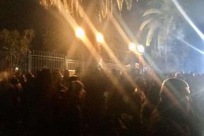 Сотни демонстрантов пришли к даче Хаджимба с требованием его отставки