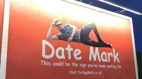 Англичанин напечатал свое фото на билбордах, чтобы найти любовь