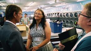 Homeless couple got married in laundry - VIDEO