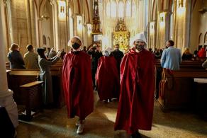 პოლონეთში დემონსტრანტები აბორტის აკრძალვის გაუქმების მოთხოვნით ეკლესიებში შეიჭრნენ