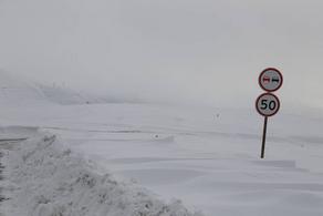 Из-за повышенной лавиноопасности в горах запрещено движение автомобилей