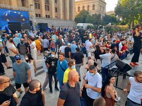 На проспекте Руставели в Тбилиси проходит акция протеста