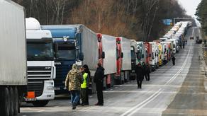 На границе Украины и Словакии образовалась десятикилометровая очередь