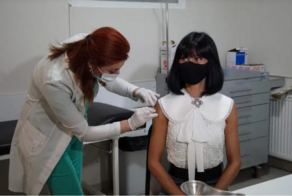 Госминистр прошла вакцинацию второй дозой в Телави