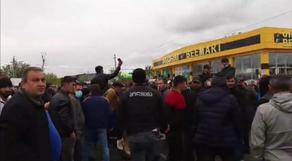 Жители Марнеули проводят митинг - ФОТО