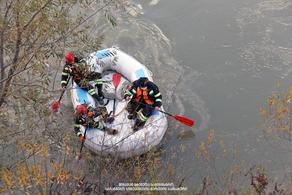 Rescuers save man, pulling him out of river Mtkvari