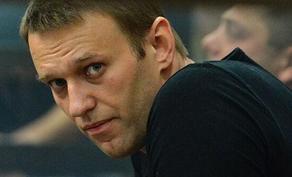 Российского оппозиционера Алексея Навального перевозят на лечение в Германию