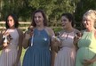 Подружки невесты дна свадьбе держали в руках щенков, вместо цветов - ВИДЕО