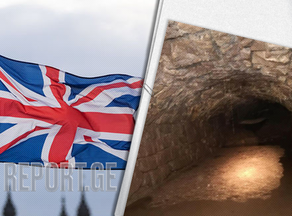 Builders discover 900-year-old tunnel - PHOTO