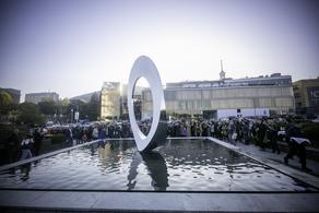 Sculpture N’Uovo  erected at First Republic Square