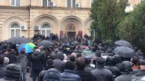 Strike in front of so-called Sukhumi Presidential Administration  - VIDEO