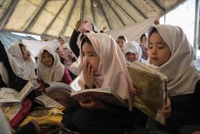 Талибы обещают позволить девочкам в Афганистане посещать школы