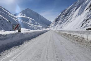 Threat of avalanche on Gudauri-Kobi road