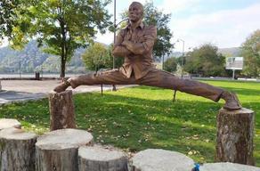 Jean-Clod Van Damme thanked Azerbaijan for putting up his statue