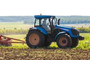 Azerbaijan buys tractors of 77.5 thousand USD from Georgia