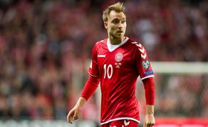 Футболист сборной Дании потерял сознание на поле