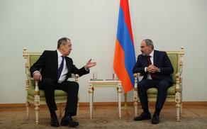 Lavrov meets Pashinyan