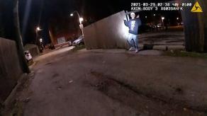 ვრცელდება ვიდეო, სადაც პოლიციელი 13 წლის მოზარდს ესვრის - VIDEO