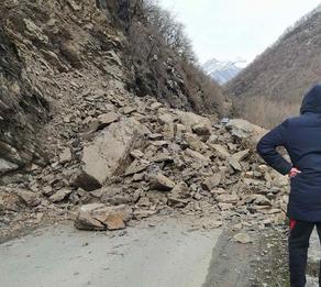 Rock collapses near Pasanauri town