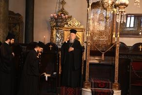 Вселенский Патриарх провел литургию за закрытыми дверями - ФОТО