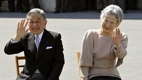 იაპონიის საპატიო იმპერატორმა და მისმა მეუღლემ სასახლე დატოვეს