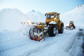 Из-за снежных заносов и гололеда на дорогах введены ограничения