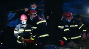 Обрушение на карьере в Ткибули - спасатели вытащили одного человека