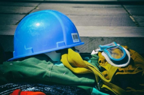 В Тбилиси во время работ по укреплению здания пострадал рабочий