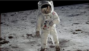 Впервые в истории на Луну отправят женщину-астронавта