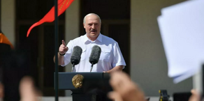 Lukashenko goes to attend his supporters' act
