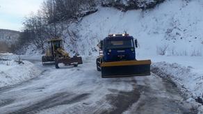 Heavy snow prompts traffic restrictions on Rikoti pass
