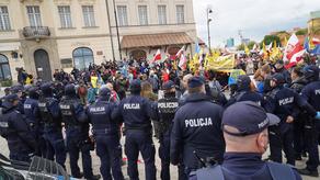 В Варшаве на акции протеста задержали сенатора