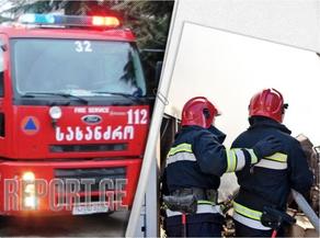 Tbilisi fire destroys household items on apartment complex balcony