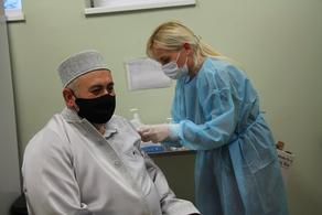 About 100 Imams, Muslim theologians get coronavirus vaccine in Georgia - PHOTO