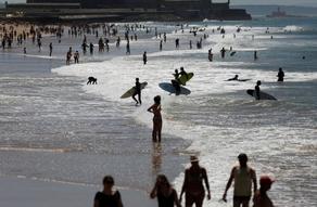 В Португалии открылись пляжи