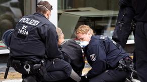 На акции протеста в Берлине пострадали 18 полицейских