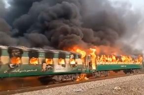 Пожар в пассажирском поезде в Пакистане  65 погибших
