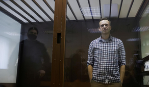 Jailed Kremlin critic Navalny asks for painkiller injections