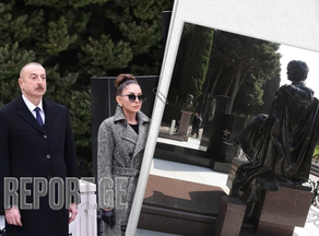 Ильхам Алиев посетил могилу Гейдара Алиева