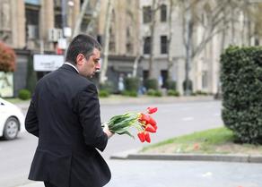 Георгий Гахария возложил цветы к мемориалу 9 апреля