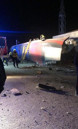 მატარებელი რელსებიდან გადავიდა, 2 დაიღუპა და 30 დაშავდა