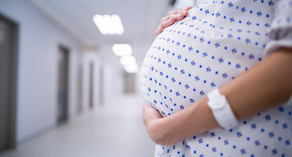 ქუთაისში, მშობიარე ქალს საეჭვო სიმპტომების გამო COVID-19-ზე იკვლევენ