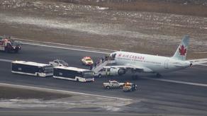Air Canada-ს თვითმფრინავი შასის გარეშე დაეშვა - VIDEO